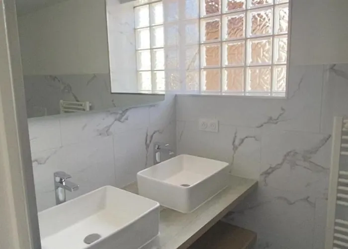 L'infinity - 4 3* Chateauthebaud